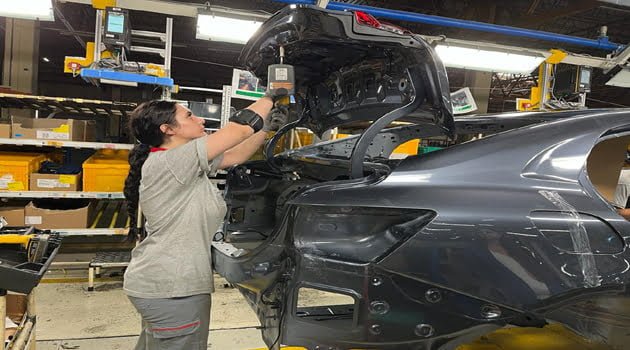 Erkekler Dikkat, Kadınlar mesleğinizi elinizden alıyor...