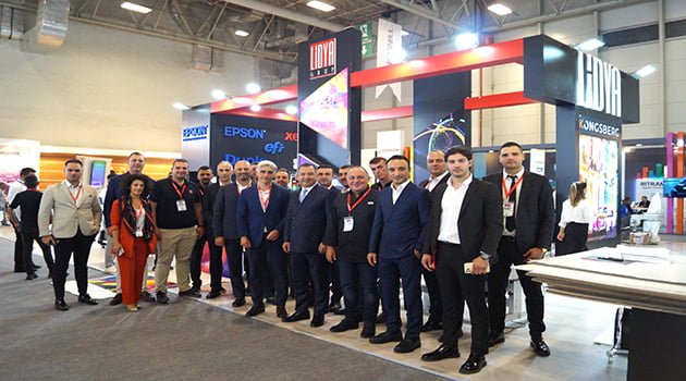 Son teknoloji dijital baskı makinelerini sergilendi