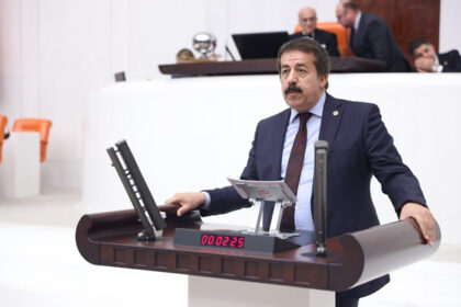 İslami hassasiyetleri kamusal alandan dışlamaya mı çalışılıyor..